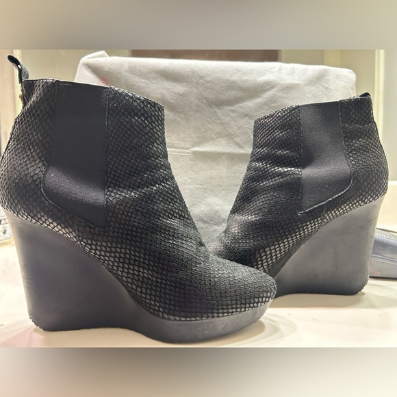 Jimmy Choo Ankle boots / Black / Snake Print / Size 39.5 IT - Picture 4 of 16